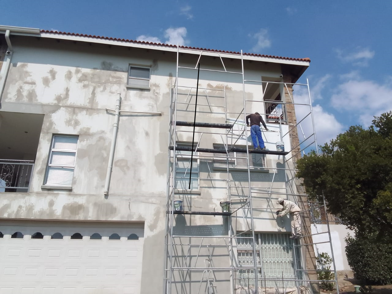 worker-on-scafolding